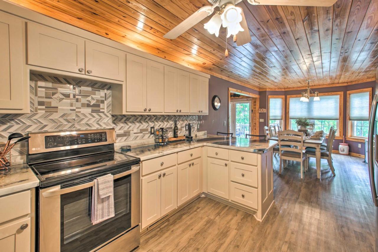 Lakeside Hot Springs Retreat With Kayaks And Boat Dock Hot Springs Village Bagian luar foto