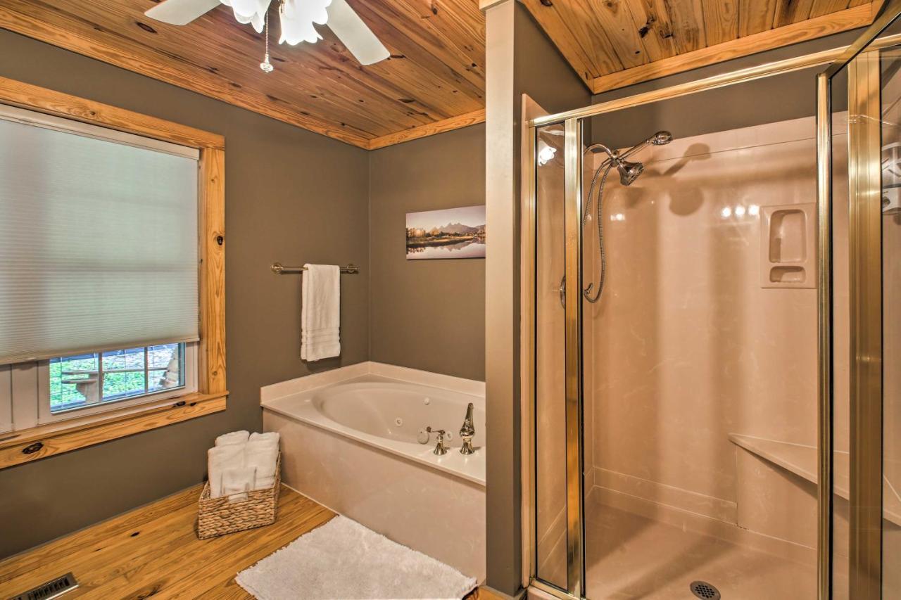 Lakeside Hot Springs Retreat With Kayaks And Boat Dock Hot Springs Village Bagian luar foto