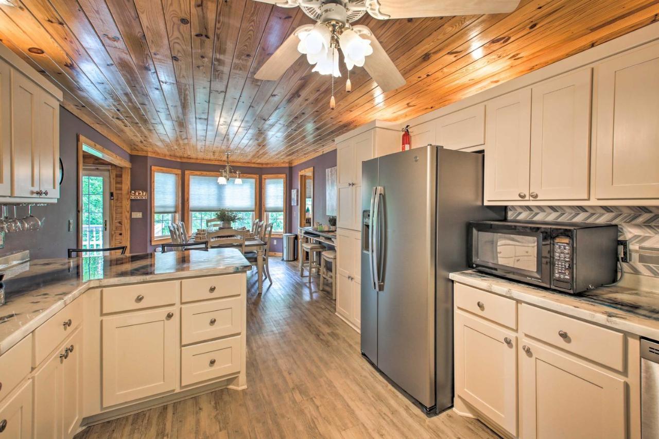 Lakeside Hot Springs Retreat With Kayaks And Boat Dock Hot Springs Village Bagian luar foto