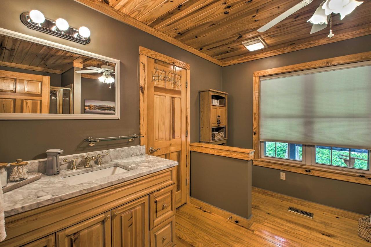 Lakeside Hot Springs Retreat With Kayaks And Boat Dock Hot Springs Village Bagian luar foto